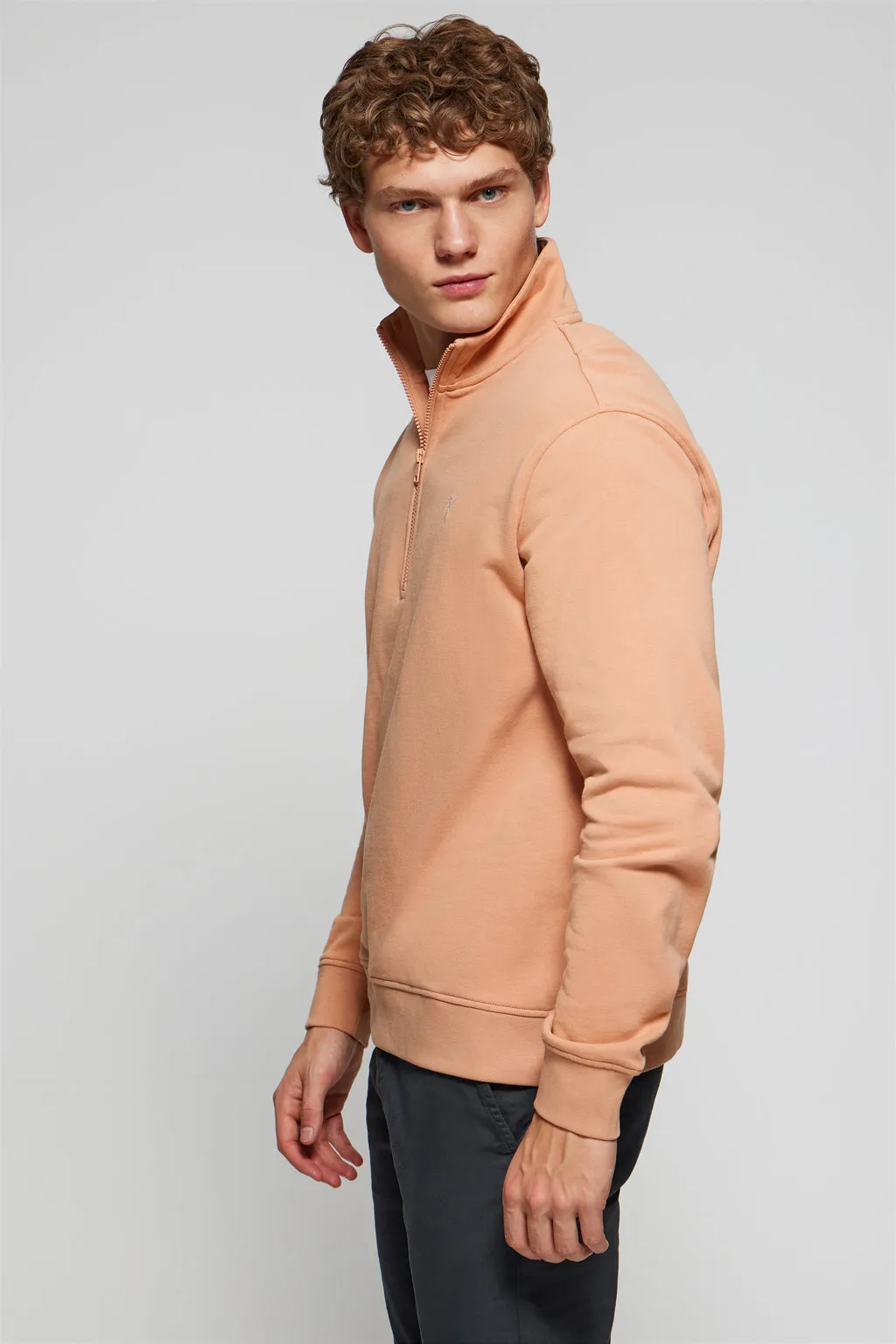Sudadera de media cremallera color salmón con logo Rigby Go